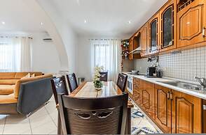 Authentic Lake View Apartment