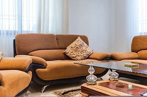 Authentic Lake View Apartment