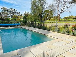 Barossa Getaway GabbyHouse with Vineyard