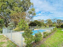 Barossa Getaway GabbyHouse with Vineyard