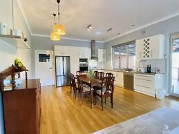 Barossa Getaway GabbyHouse with Vineyard