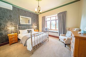 Condor Estate with Vineyard & Fireplace