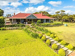 Condor Estate with Vineyard & Fireplace