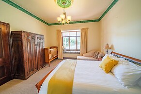 Condor Estate with Vineyard & Fireplace