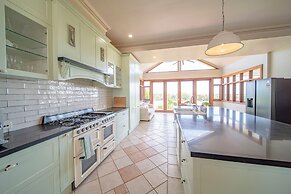 Condor Estate with Vineyard & Fireplace