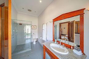 Condor Estate with Vineyard & Fireplace