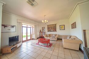 Condor Estate with Vineyard & Fireplace