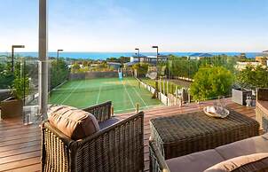 Stanford Luxury Pool Sauna Spa Tennis Court