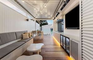 Stanford Luxury Pool Sauna Spa Tennis Court