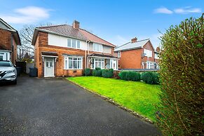 Stylish Three Bedroom Retreat With Garden