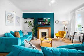 Stylish Three Bedroom Retreat With Garden