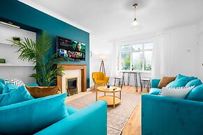 Stylish Three Bedroom Retreat With Garden