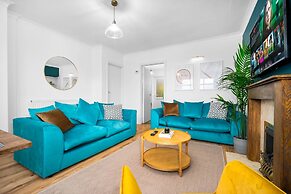 Stylish Three Bedroom Retreat With Garden