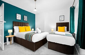 Stylish Three Bedroom Retreat With Garden