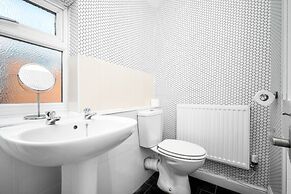 Cosy Three Bedroom Family Home With Garden