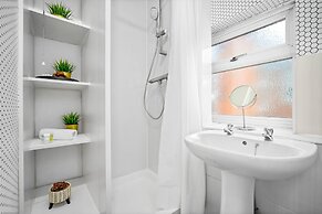 Cosy Three Bedroom Family Home With Garden