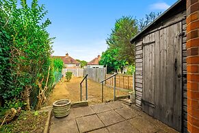 Cosy Three Bedroom Family Home With Garden