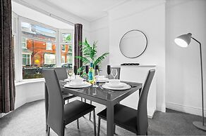 Cosy Three Bedroom Family Home With Garden