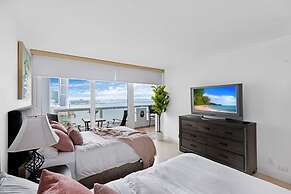 Bayfront Gem With Balcony and Pool