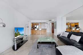 Bayfront Gem With Balcony and Pool