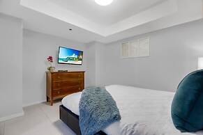 Bayfront Gem With Balcony and Pool