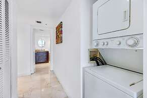 Bayfront Gem With Balcony and Pool