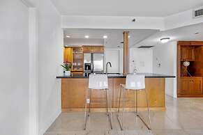 Bayfront Gem With Balcony and Pool