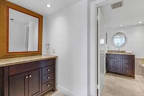 Bayfront Gem With Balcony and Pool