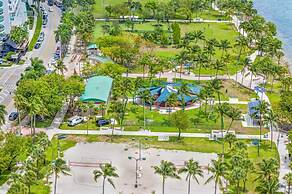 Bayfront Gem With Balcony and Pool