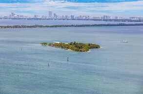 Bayfront Gem With Balcony and Pool