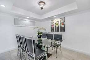 Bayfront Gem With Balcony and Pool