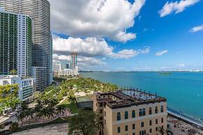Ocean View w Large Balcony Pool and Hot Tub