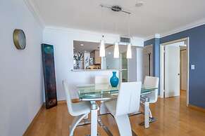 Ocean View w Large Balcony Pool and Hot Tub