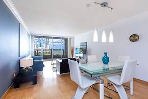 Ocean View w Large Balcony Pool and Hot Tub