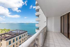 Ocean View w Large Balcony Pool and Hot Tub