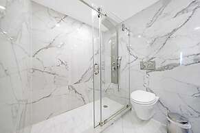 Serene and Modern Apartment Centrally Located