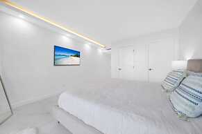 Serene and Modern Apartment Centrally Located