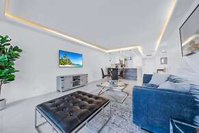 Serene and Modern Apartment Centrally Located