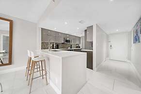 Bay Overlooking Condo With Balcony