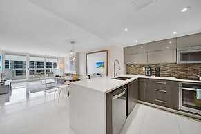 Bay Overlooking Condo With Balcony