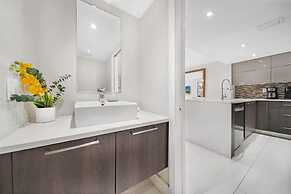 Bay Overlooking Condo With Balcony