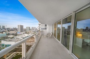 Bay Overlooking Condo With Balcony