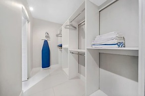 Bay Overlooking Condo With Balcony