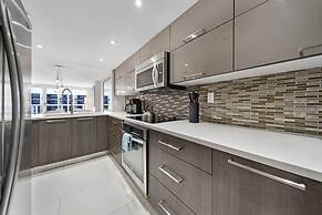 Bay Overlooking Condo With Balcony