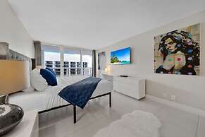 Bay Overlooking Condo With Balcony