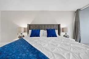 Bay Overlooking Condo With Balcony