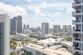 Bay Overlooking Condo With Balcony