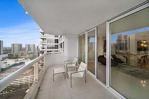 Bay Overlooking Condo With Balcony