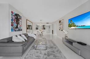 Bay Overlooking Condo With Balcony