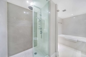 Bay Overlooking Condo With Balcony